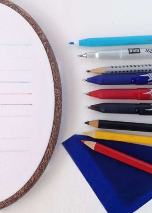 Strumenti per il trasferimento dei modelli: penne e matite e un cerchio.