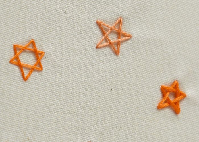Stelle delineate - Punto stella intrecciato con filato arancione