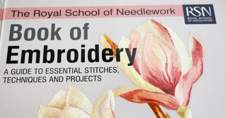 Libro di ricamo della Royal School of Needlework - recensione del libro