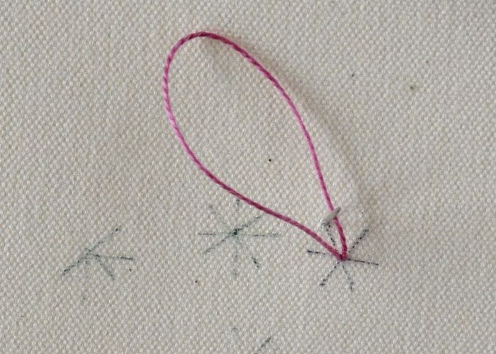 Lazy Daisy Stitch Step3